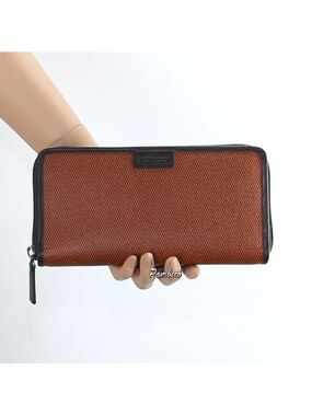 NWT Coach Heritage Accordion Zip Around Wallet.